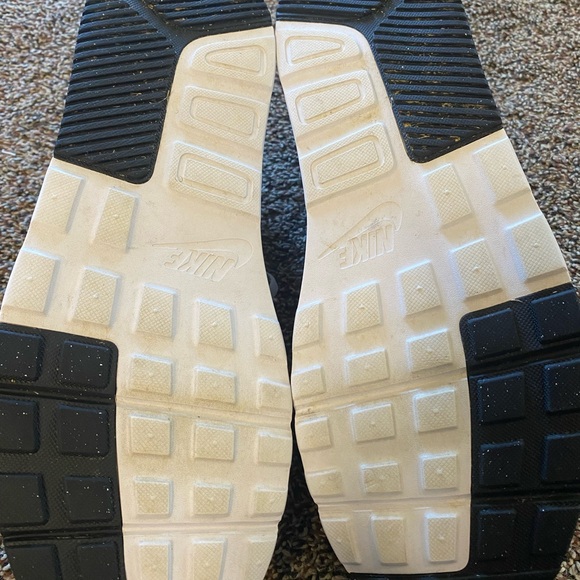 Men’s white Nike air max shoes size 11.5 - Picture 3 of 6